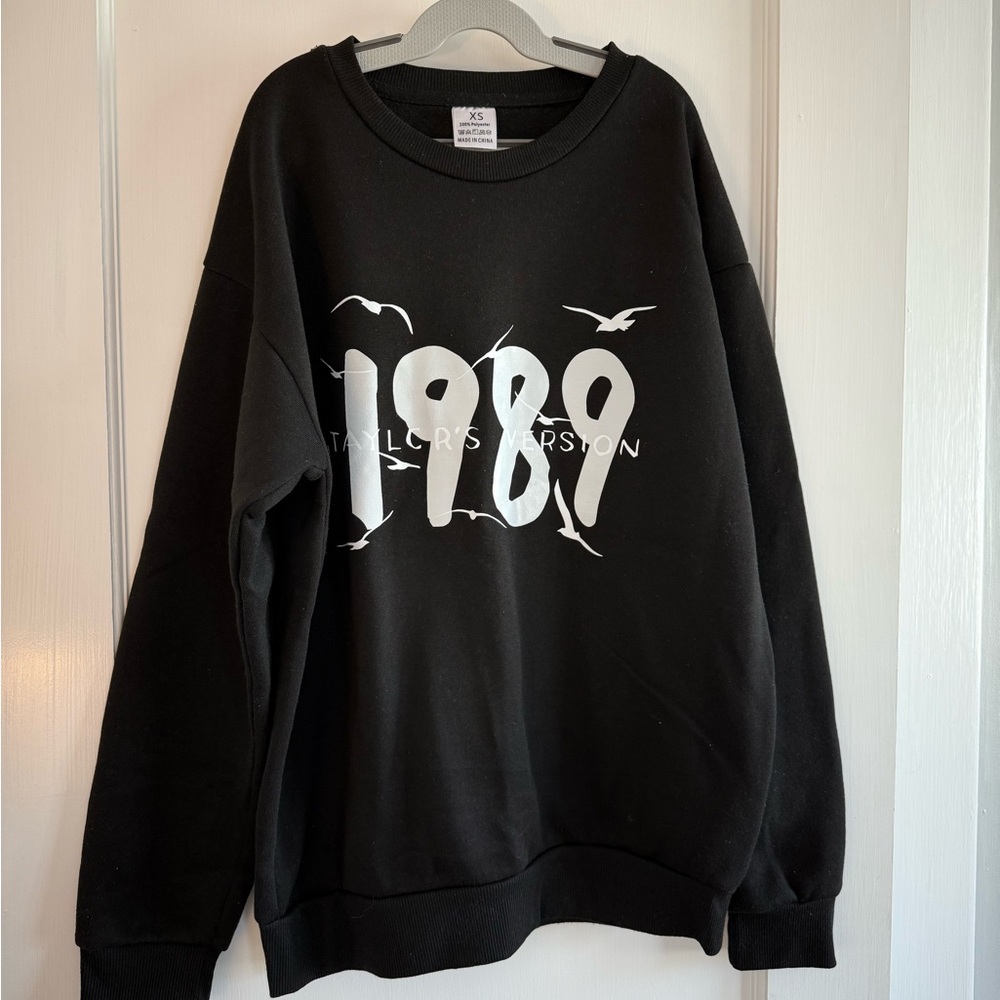 Taylor Swift 1989 Black Sweater